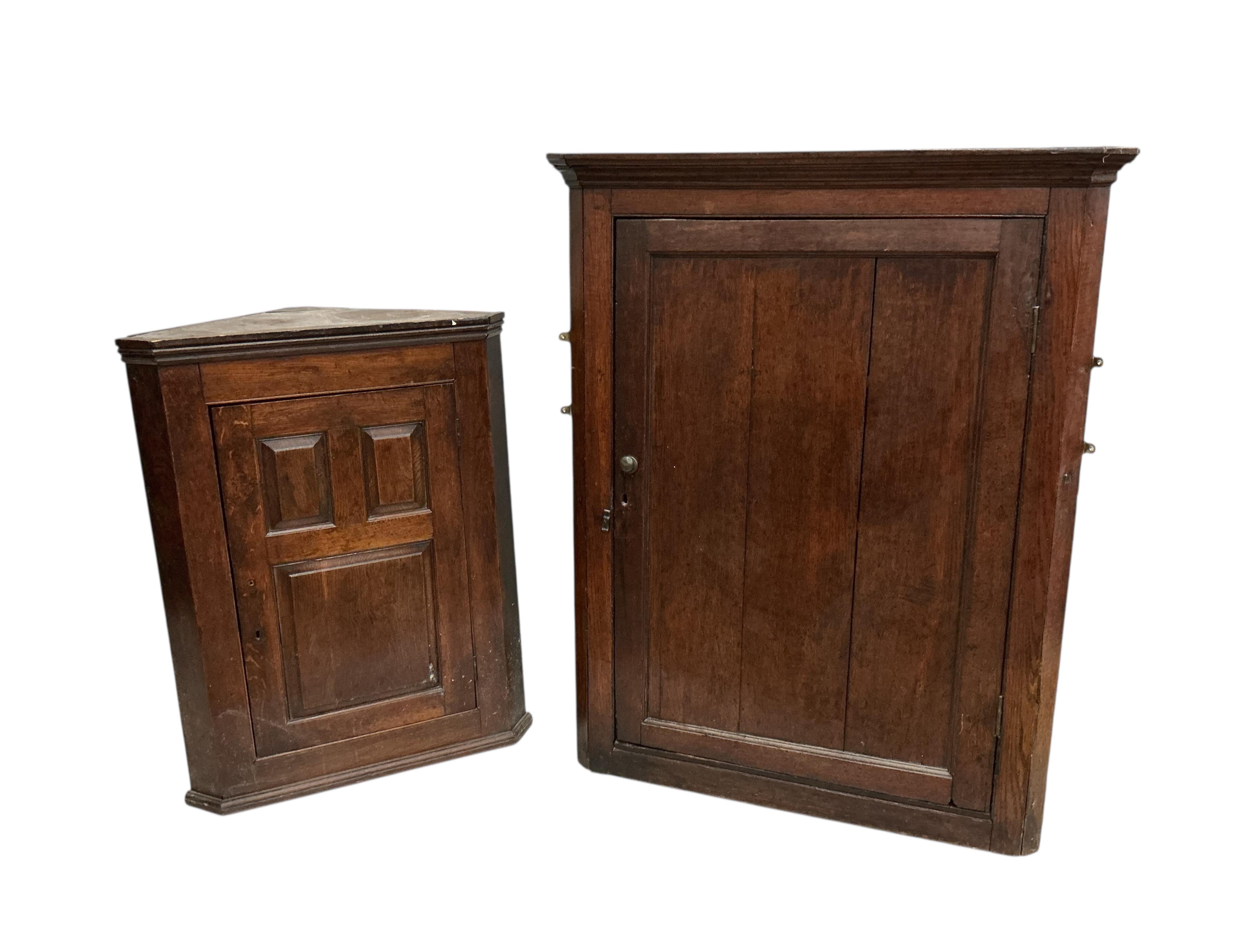 Two George III oak hanging corner cupboards, largest width 102cm, depth 48cm, height 128cm